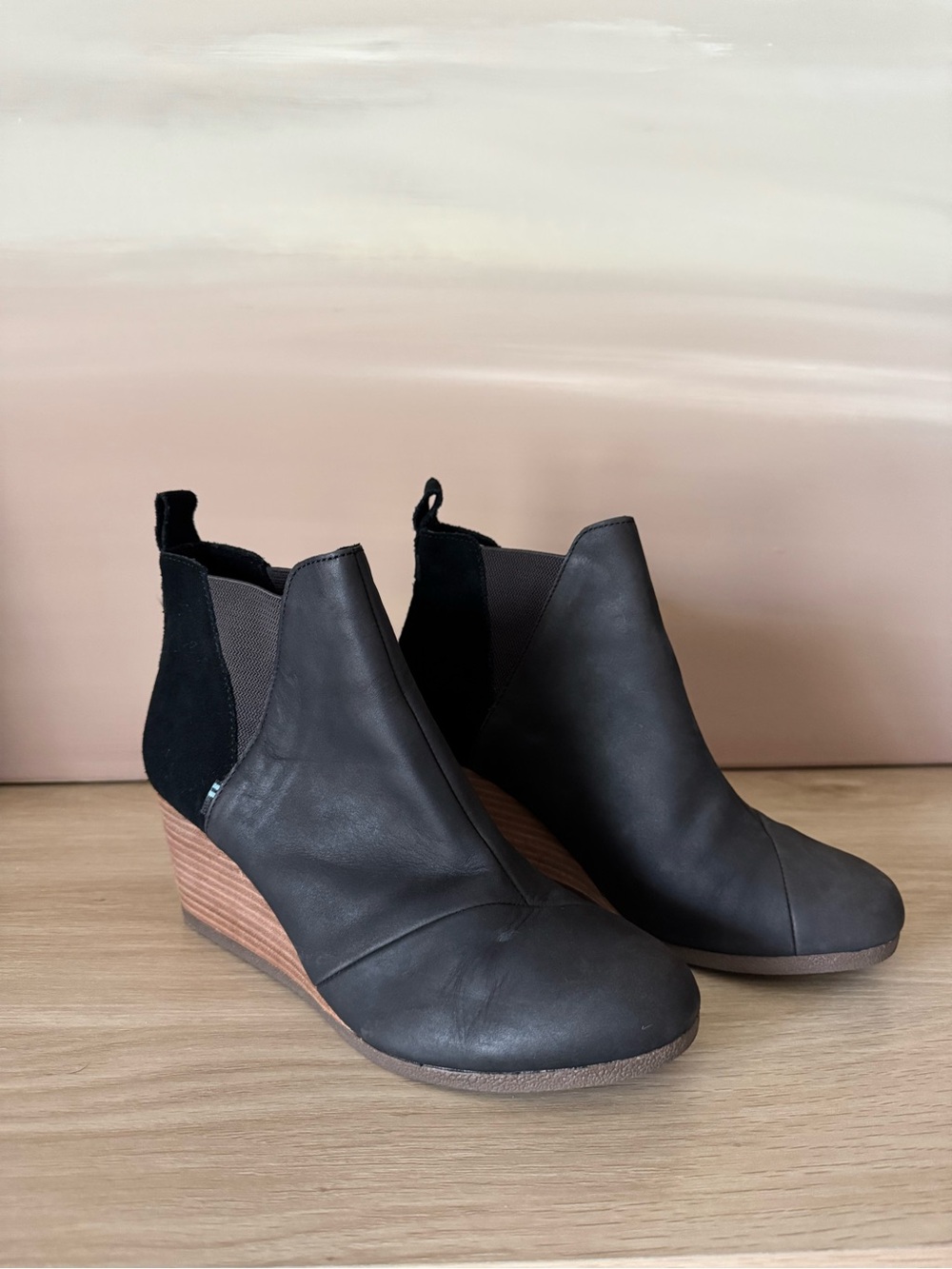 NWOT! TOMS Kelsey Pull-On Leather Wedge Bootie | Size 9.5